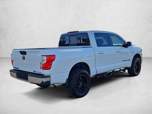Used 2019 Nissan Titan SV image 5
