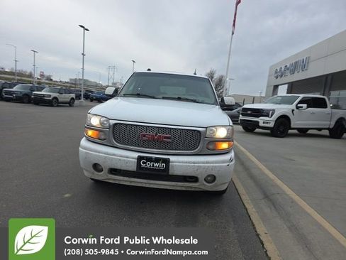 Used 2005 GMC Yukon XL Denali image 3