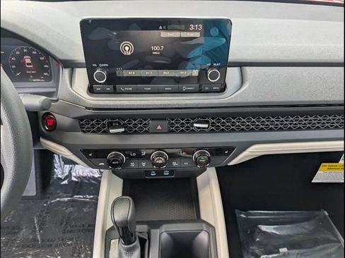Used 2025 Honda Accord SE image 10