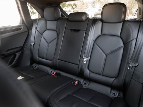 New 2026 Porsche Macan image 29