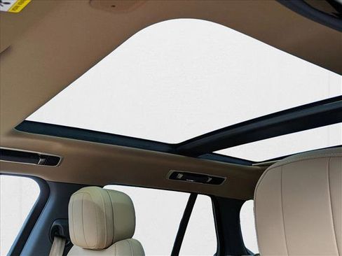 New 2025 Land Rover Range Rover SE image 15