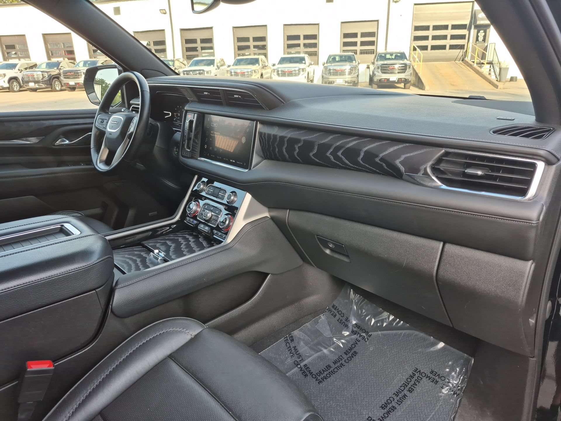 Used 2023 GMC Yukon XL Denali AWD/4WD image 30
