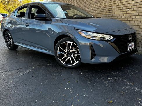 New 2025 Nissan Sentra SR image 3