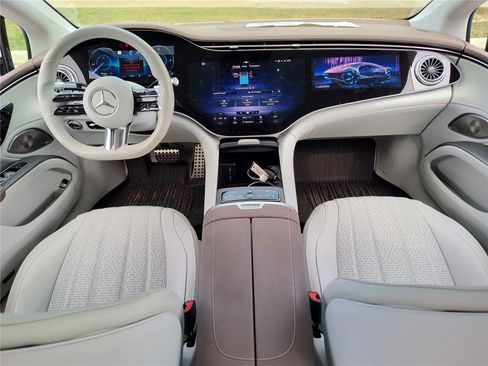 New 2022 Mercedes-Benz EQS 580 4MATIC Sedan image 18