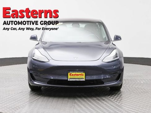 Used 2019 Tesla Model 3 Standard Range RWD image 2
