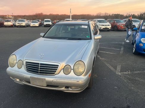 Used 2001 Mercedes-Benz E 320 4MATIC Wagon image 1