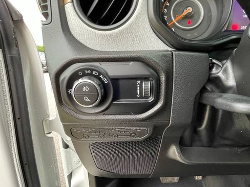 Used 2025 Jeep Gladiator Sport AWD/4WD image 14