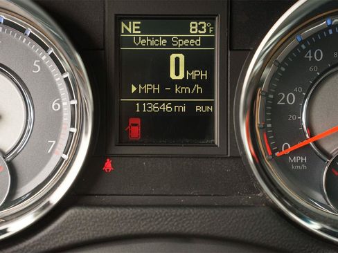 Used 2016 Chrysler Town & Country Touring FWD image 26