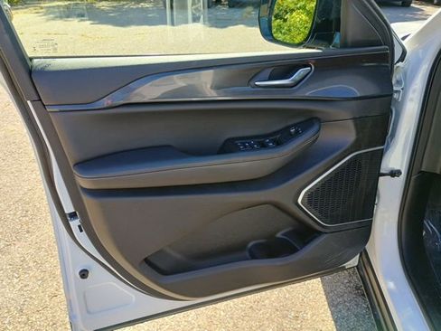 Used 2022 Jeep Grand Cherokee L Laredo image 22