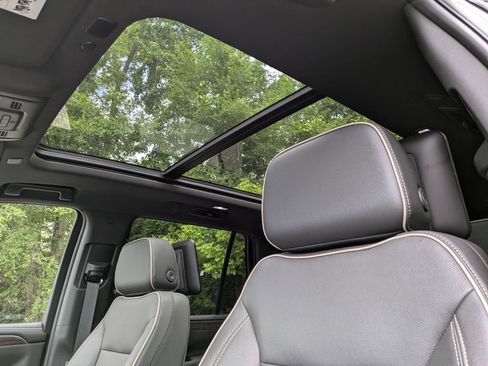 Used 2023 Chevrolet Tahoe Premier w/ Advanced Technology Package AWD/4WD image 13