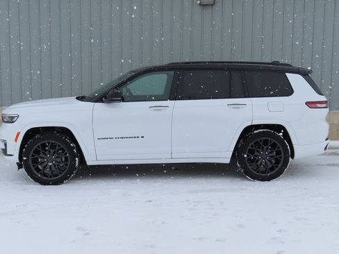 Used 2024 Jeep Grand Cherokee L Summit w/ Advanced Protech Group IV image 10