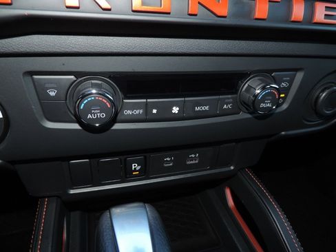 Used 2025 Nissan Frontier PRO-4X image 25