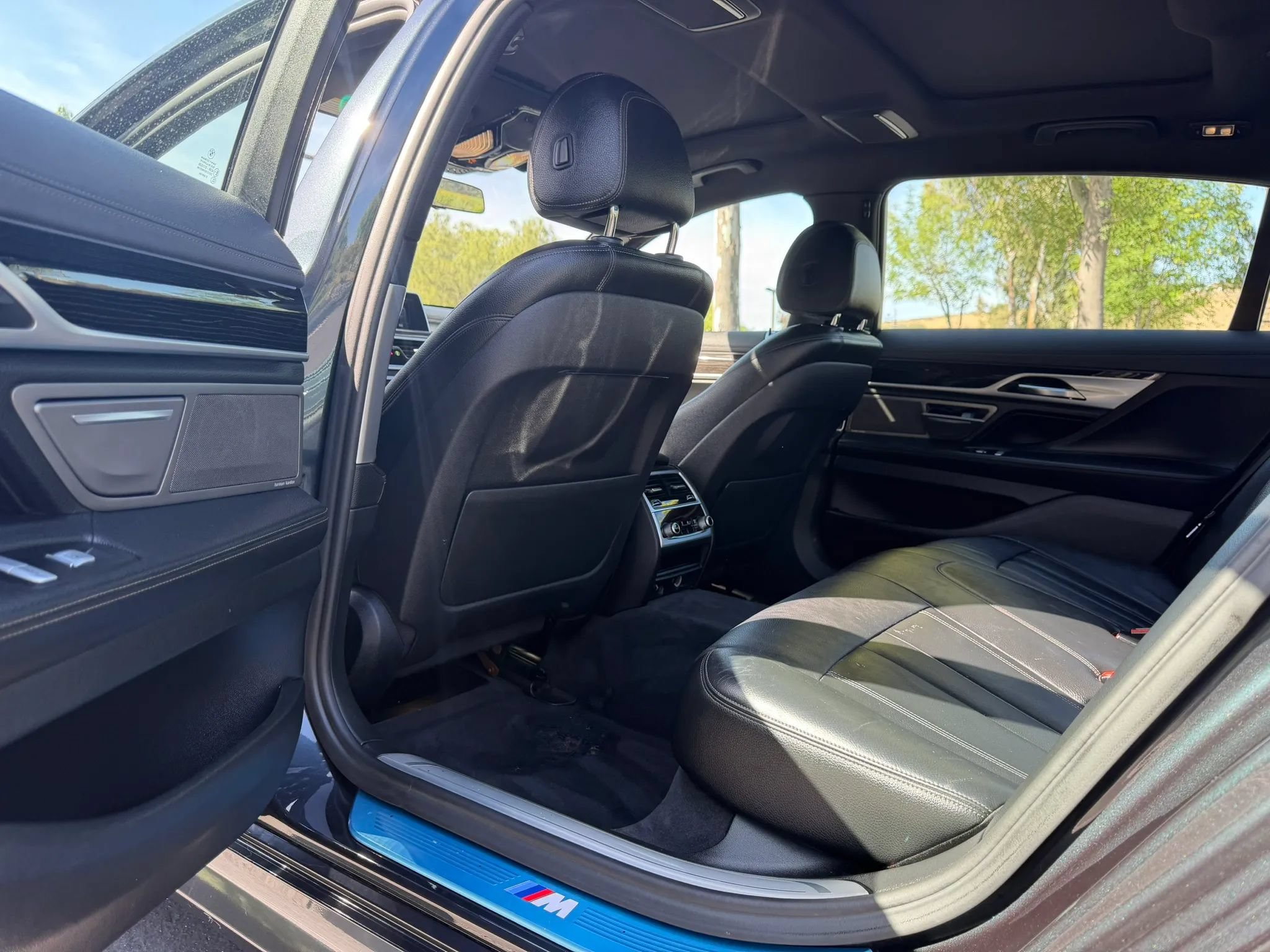 Used 2019 BMW 740i w/ M Sport Package RWD image 14