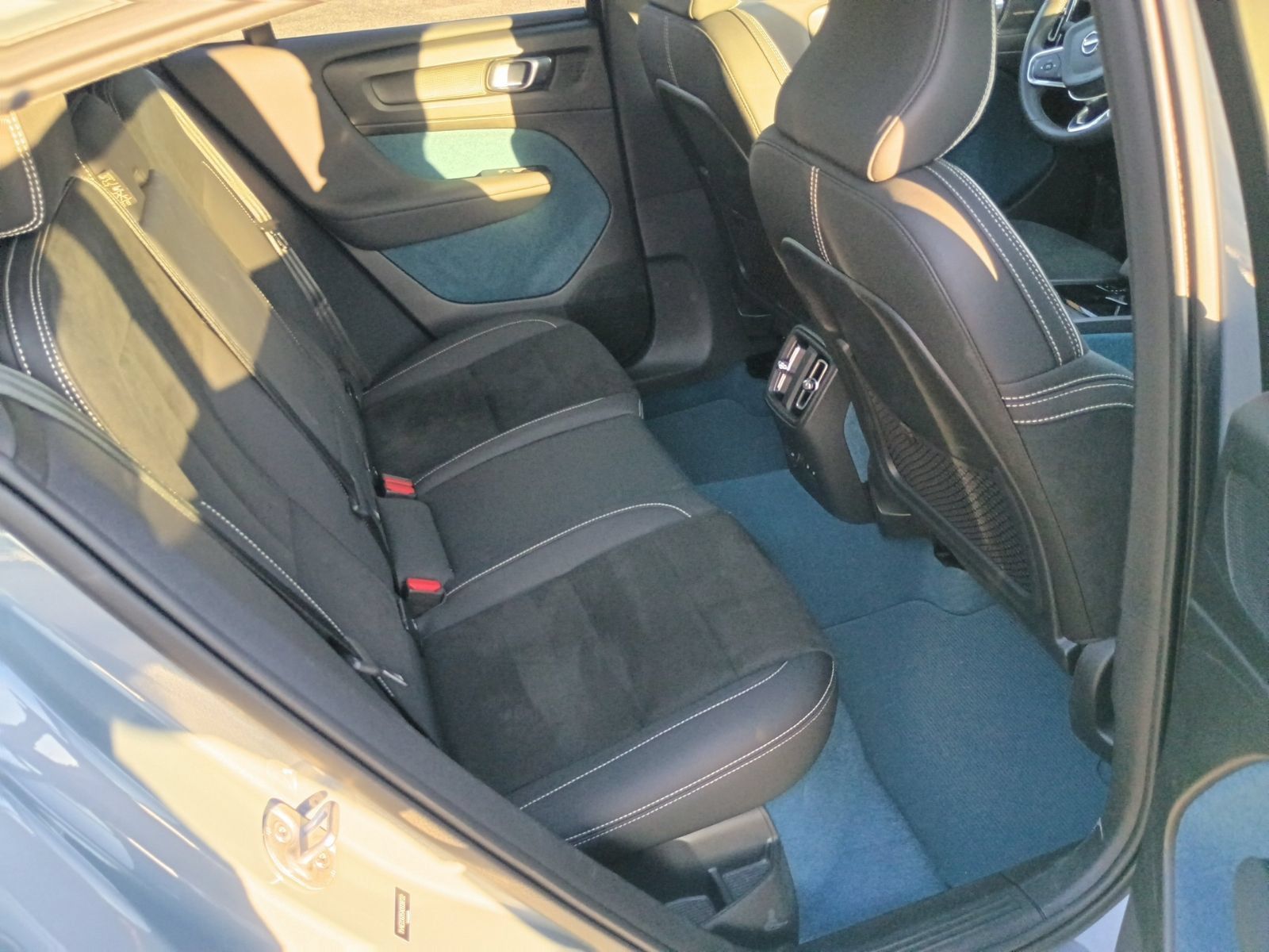 Certified 2022 Volvo C40 P8 Recharge Ultimate AWD/4WD image 6