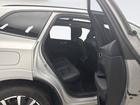 Used 2025 Volvo XC60 B5 Plus AWD/4WD image 19