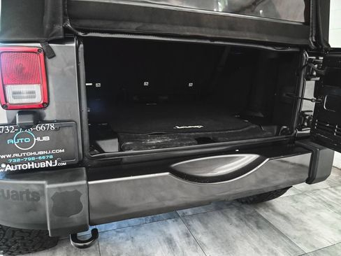 Used 2017 Jeep Wrangler Unlimited Sahara AWD/4WD image 32