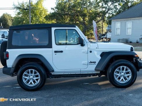 Used 2023 Jeep Wrangler Sport S image 4
