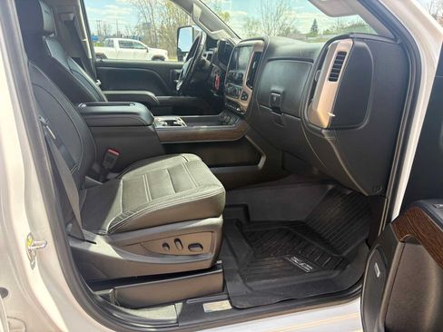 Used 2019 GMC Sierra 2500 Denali w/ Duramax Plus Package AWD/4WD image 12