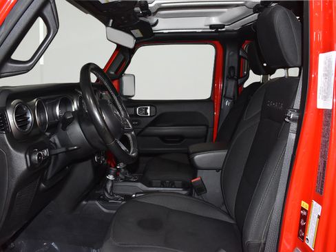 Used 2022 Jeep Wrangler Unlimited Sahara w/ Dual Top Group AWD/4WD image 25