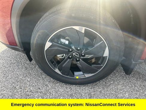 Certified 2025 Nissan Rogue SV image 27