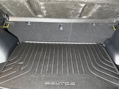 Used 2021 Kia Seltos SX image 22