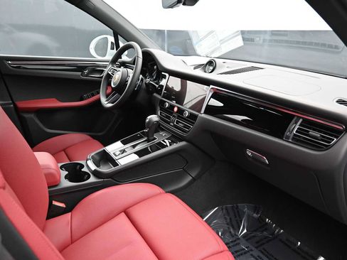 New 2026 Porsche Macan AWD/4WD image 22
