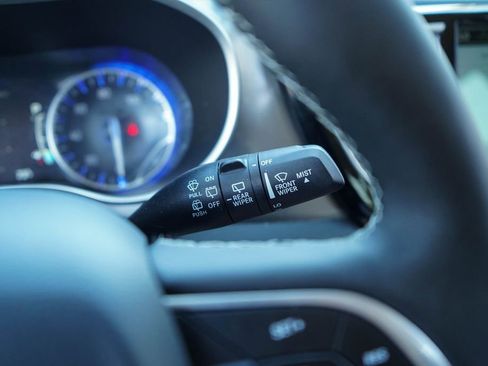 Used 2024 Chrysler Pacifica Touring-L image 32