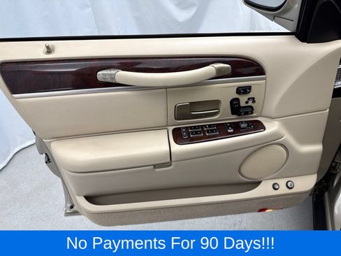 Used 2008 Lincoln Town Car Signature Limited RWD image 12