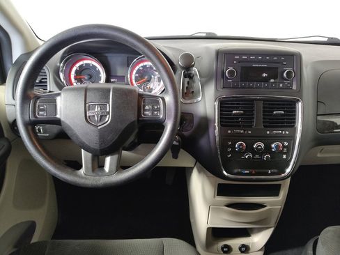 Used 2017 Dodge Grand Caravan SE FWD image 22