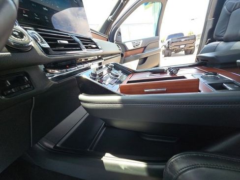 Used 2022 Lincoln Navigator Reserve AWD/4WD image 17
