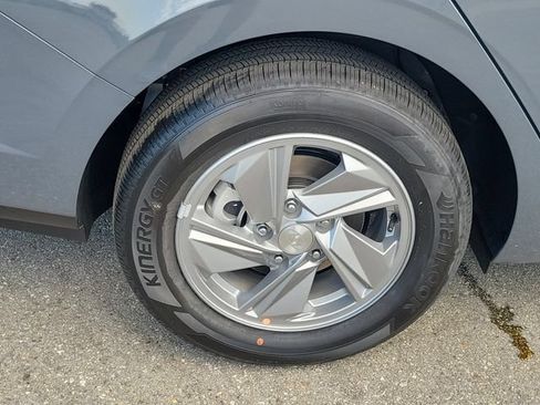 New 2026 Hyundai Elantra SE FWD image 28