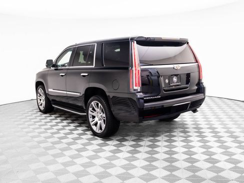 Used 2019 Cadillac Escalade Luxury image 6