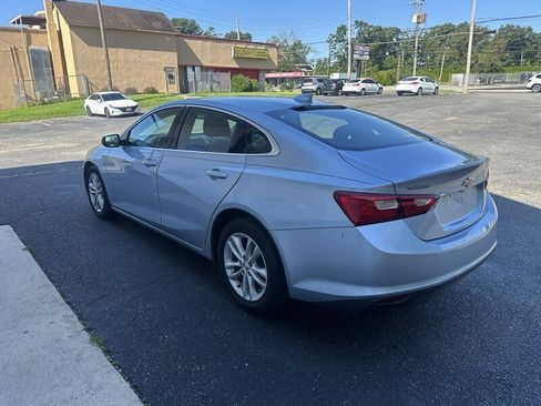 Used 2017 Chevrolet Malibu LT FWD image 26