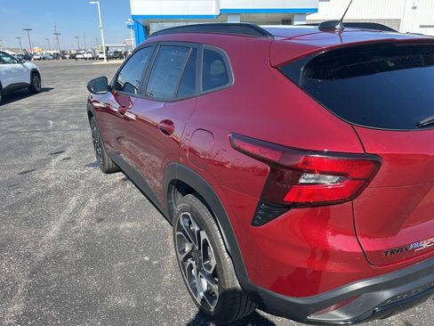 Used 2024 Chevrolet Trax RS w/ Sunroof Package image 8