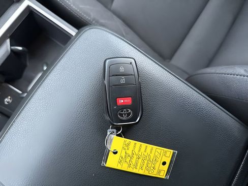 Used 2025 Toyota Tacoma SR5 w/ SR5 Upgrade Package image 21