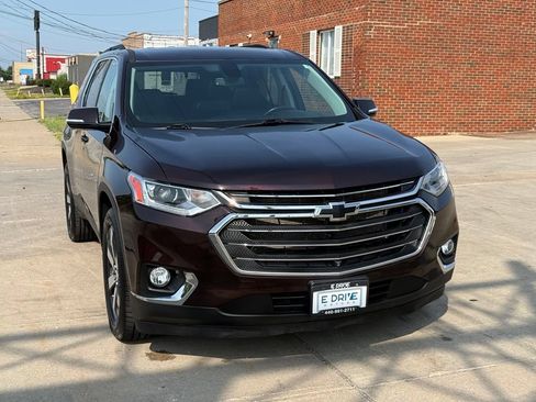 Used 2020 Chevrolet Traverse LT w/ LT Premium Package AWD/4WD image 3