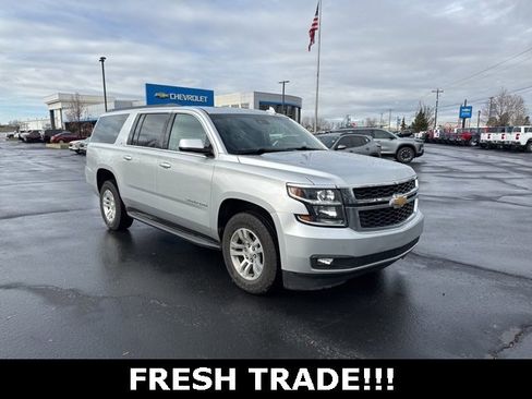 Used 2018 Chevrolet Suburban LT image 1