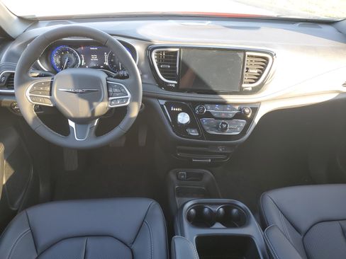 New 2026 Chrysler Pacifica Select image 13