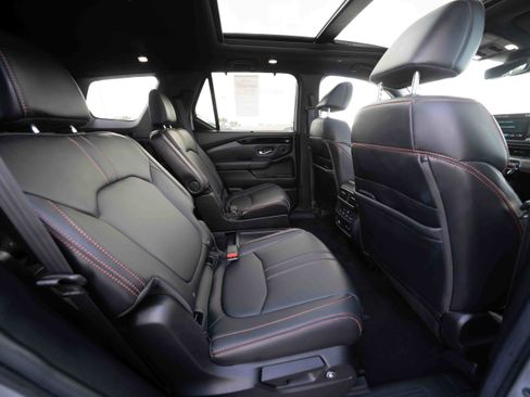 Used 2025 Honda Pilot TrailSport image 25