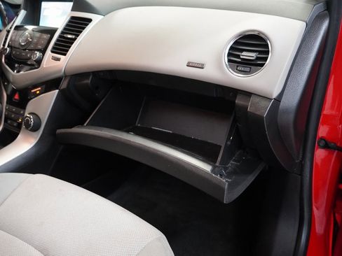 Used 2015 Chevrolet Cruze LT image 28