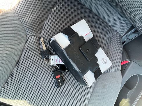 Used 2011 Nissan Frontier SV image 26