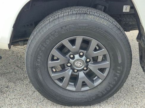 Used 2020 Toyota Tacoma SR5 RWD image 22