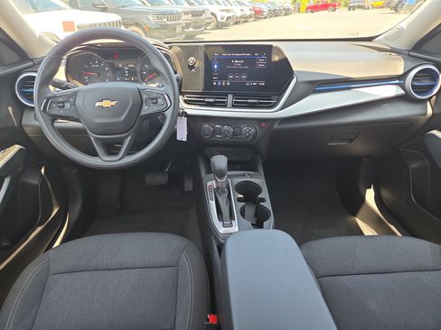 Used 2025 Chevrolet Trax LS FWD image 24