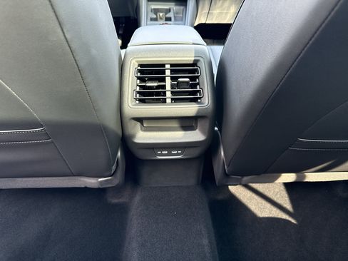 Used 2025 Volkswagen Tiguan SE AWD/4WD image 29