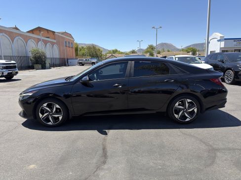 Used 2023 Hyundai Elantra SEL w/ Convenience Package FWD image 5