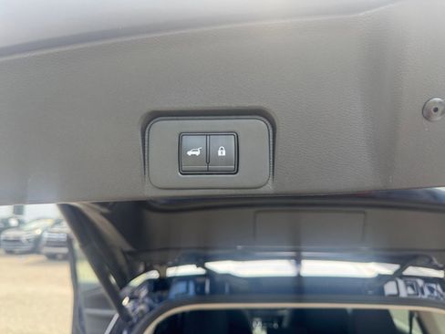 Used 2025 Nissan Rogue SV FWD image 23