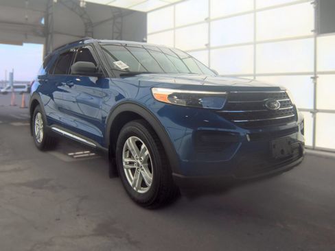 Used 2020 Ford Explorer XLT AWD/4WD image 3