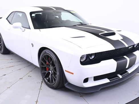 Used 2015 Dodge Challenger SRT Hellcat image 9