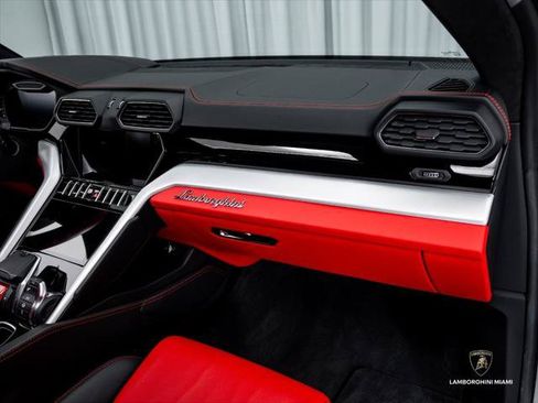 Used 2021 Lamborghini Urus AWD/4WD image 47
