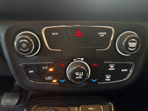 Used 2019 Jeep Compass Limited AWD/4WD image 3